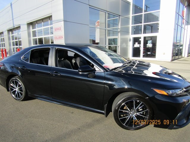 2023 Toyota Camry SE's photo