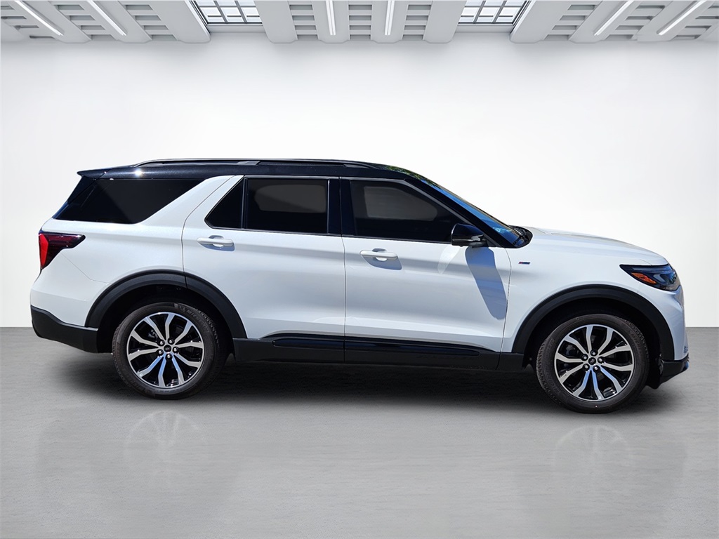 2025 Ford Explorer ST-Line photo 4