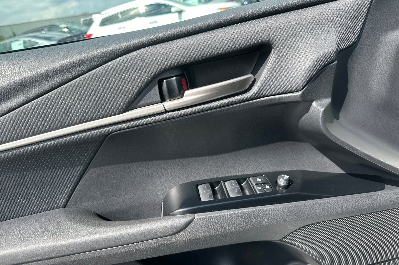 2025 Toyota Camry SE photo 10