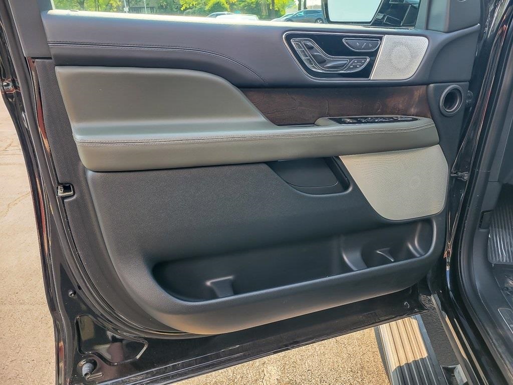 2022 Lincoln Navigator Black Label photo 15