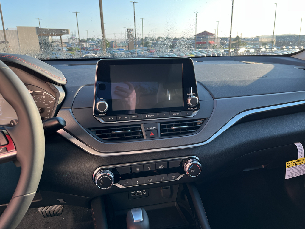 2025 Nissan Altima SR photo 9