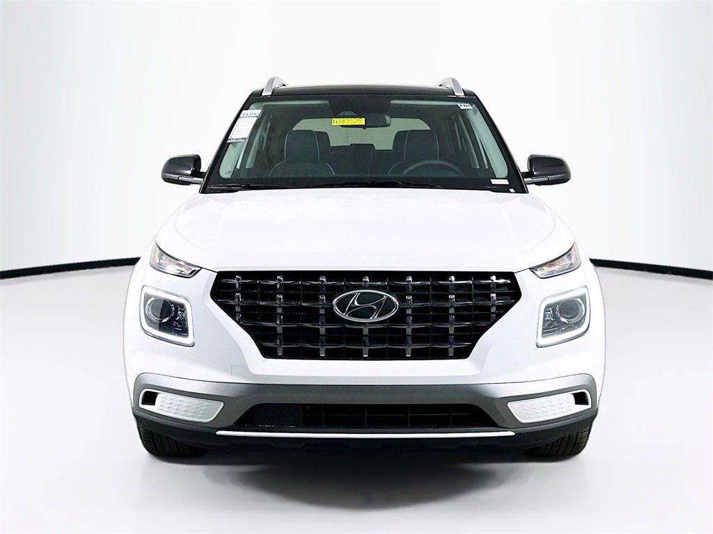 2025 Hyundai Venue Limited photo 2