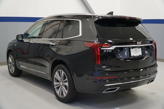 2025 Cadillac XT6 Premium Luxury photo 3