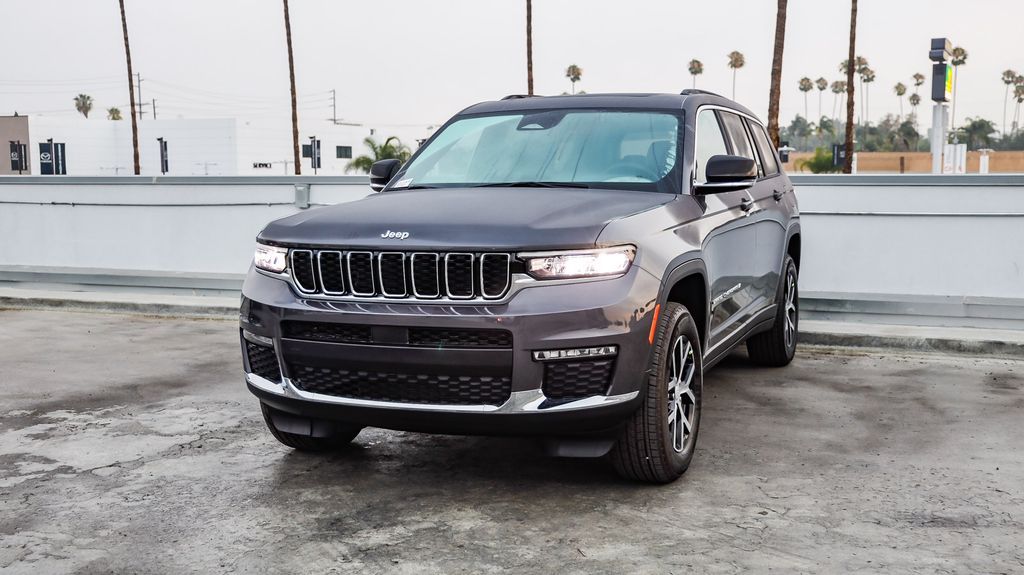 2025 Jeep Grand Cherokee Limited photo 4