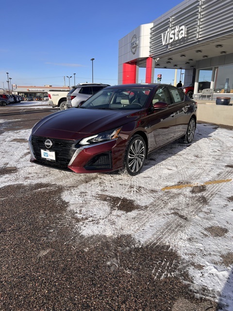 2025 Nissan Altima SL photo 2