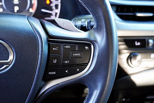 2019 Lexus ES 350 photo 34