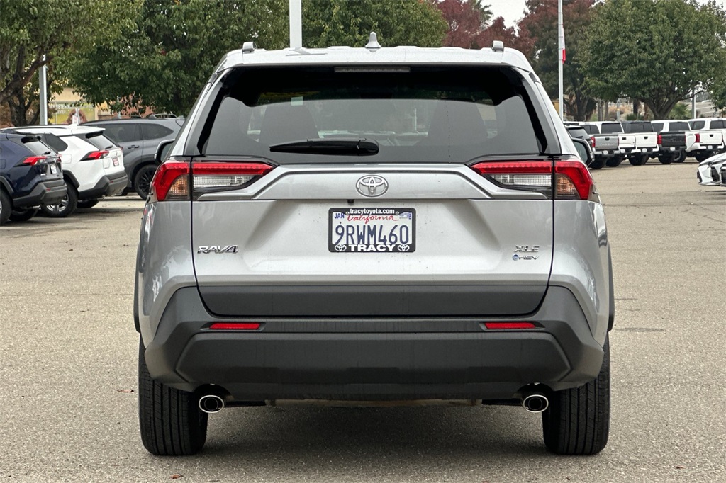 2025 Toyota RAV4 Hybrid XLE photo 4