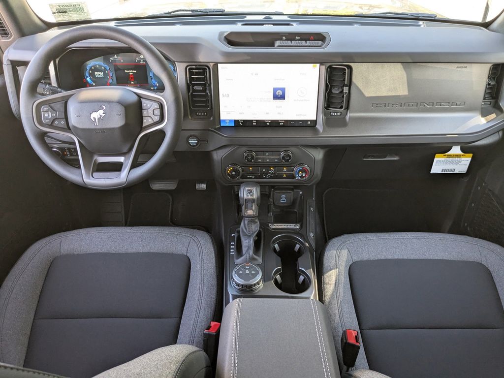 2025 Ford Bronco Base photo 15