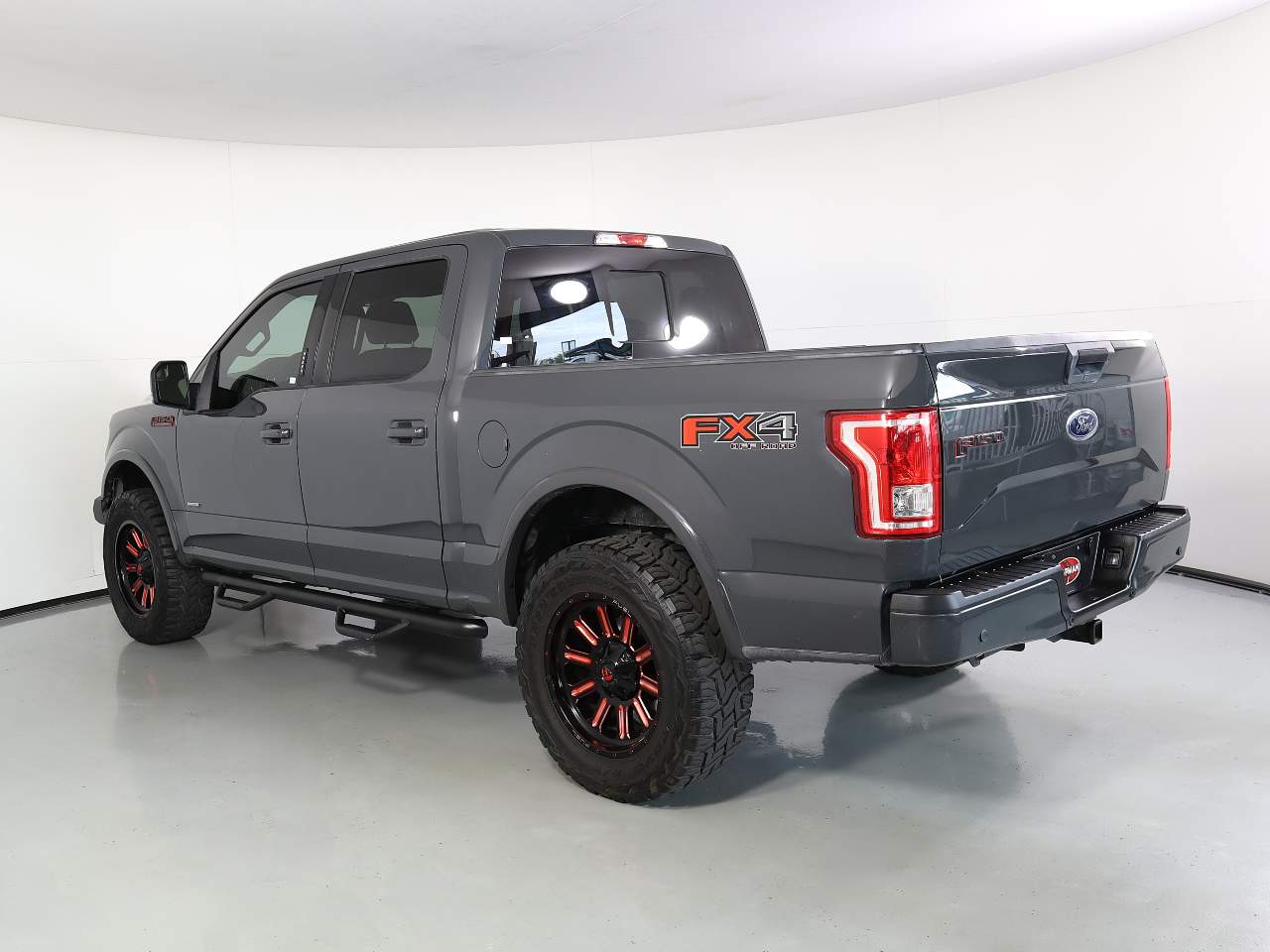2016 Ford F-150 Lariat photo 2