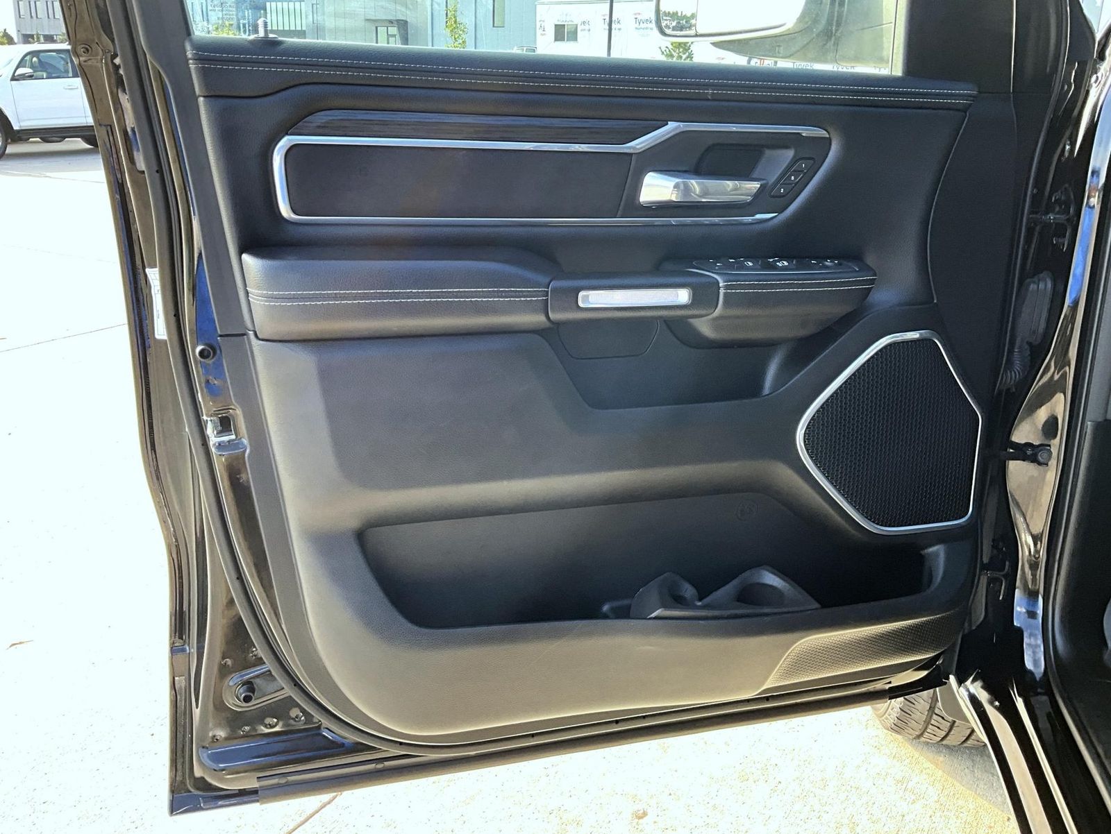 2023 Ram 1500 Laramie photo 10