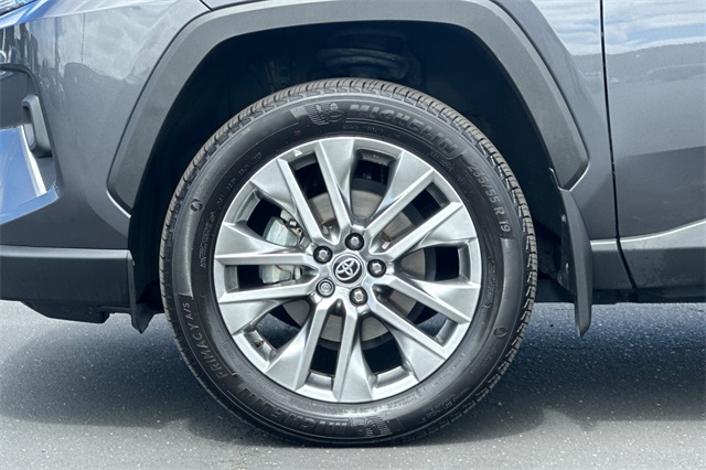 2024 Toyota RAV4 XLE Premium photo 23
