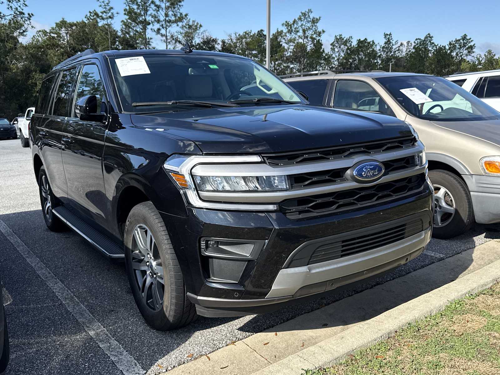 2022 Ford Expedition XLT's photo