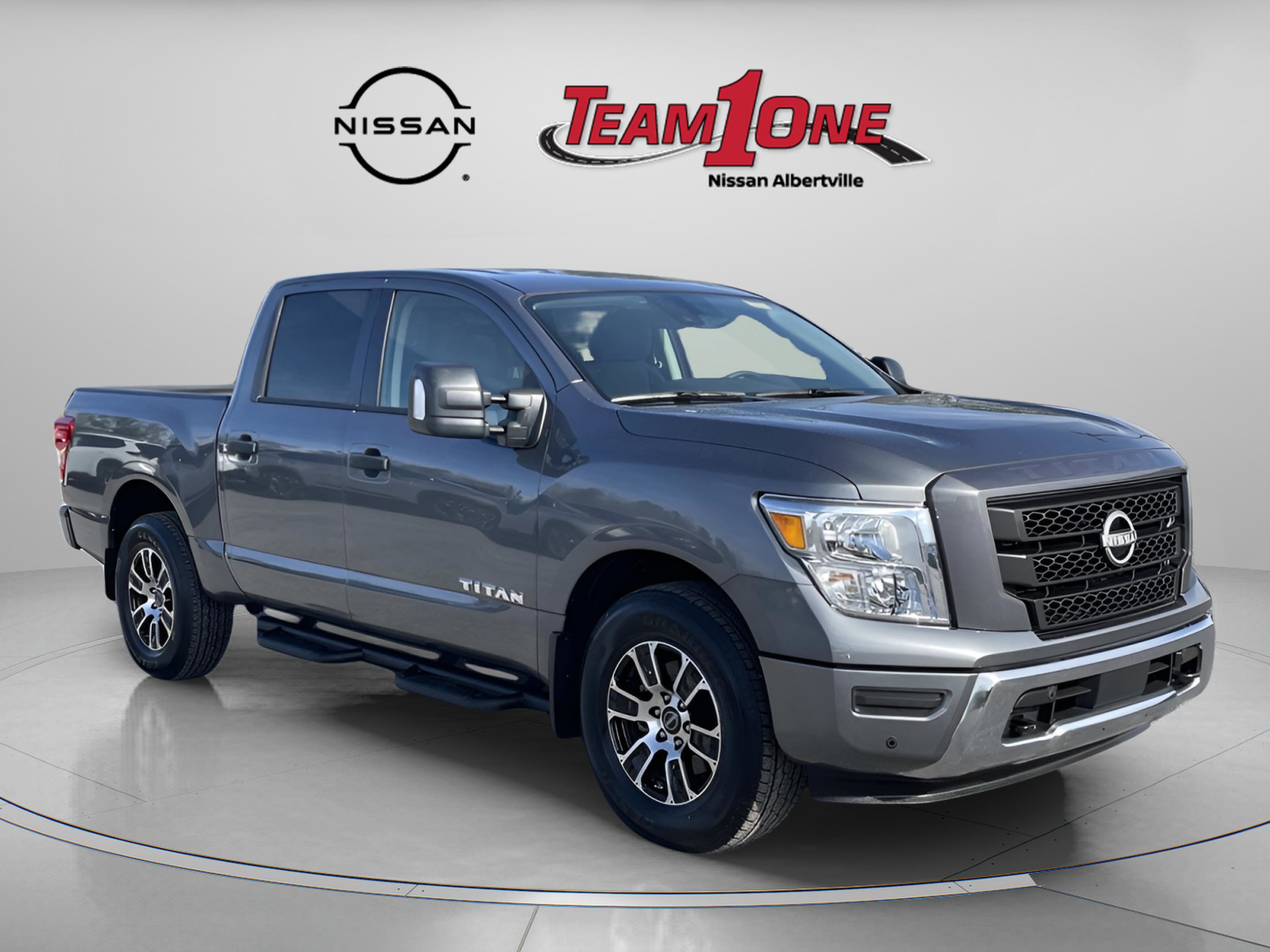 2024 Nissan Titan SV's photo