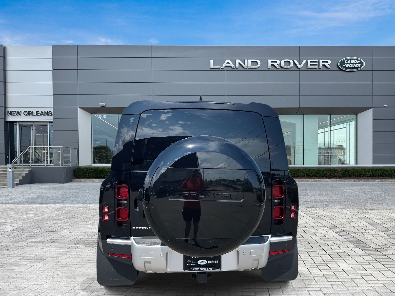 2025 Land Rover Defender 110 S photo 4