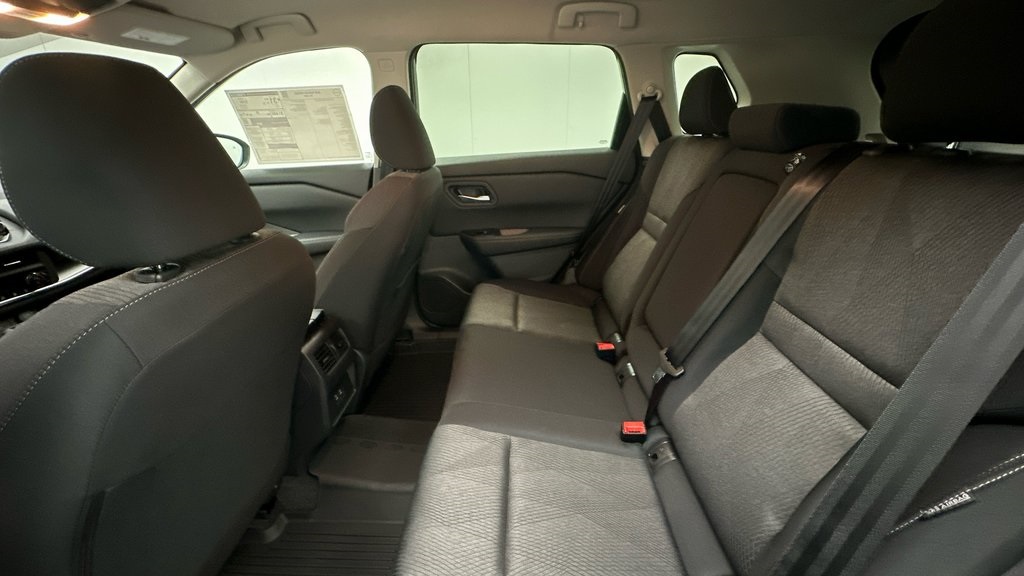 2026 Nissan Rogue SV photo 10
