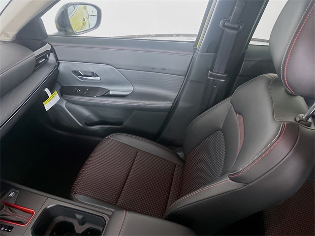 2025 Nissan Kicks SR photo 21