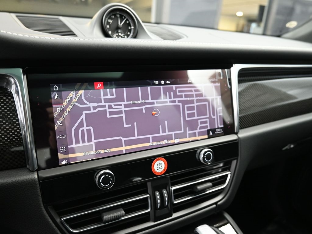 2026 Porsche Macan T photo 22