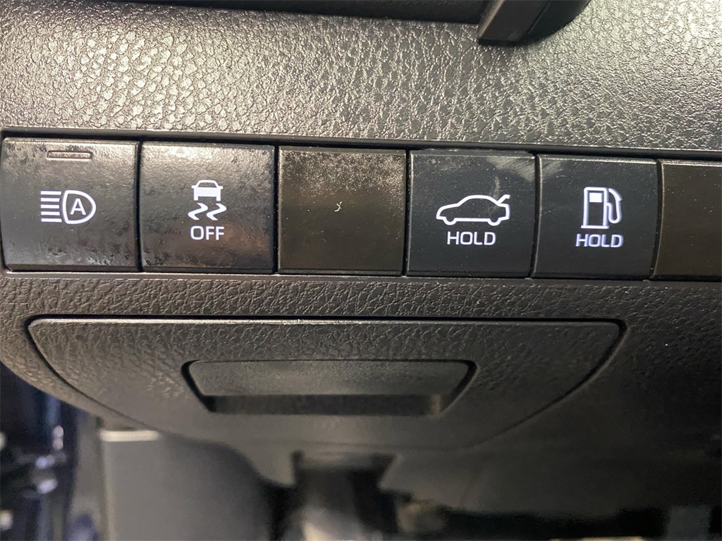 2022 Toyota Camry SE photo 18