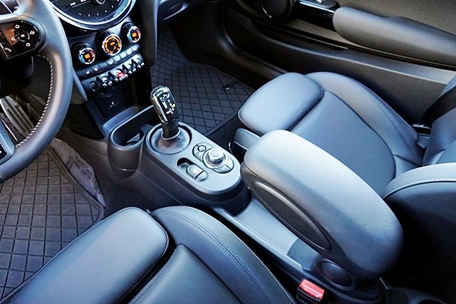 Used 2023 Silver MINI Base image 21