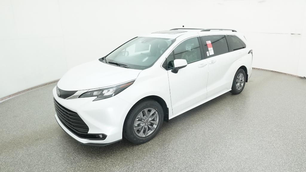 2026 Toyota Sienna XLE's photo