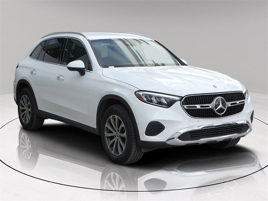 2025 Mercedes-Benz GLC Base's photo