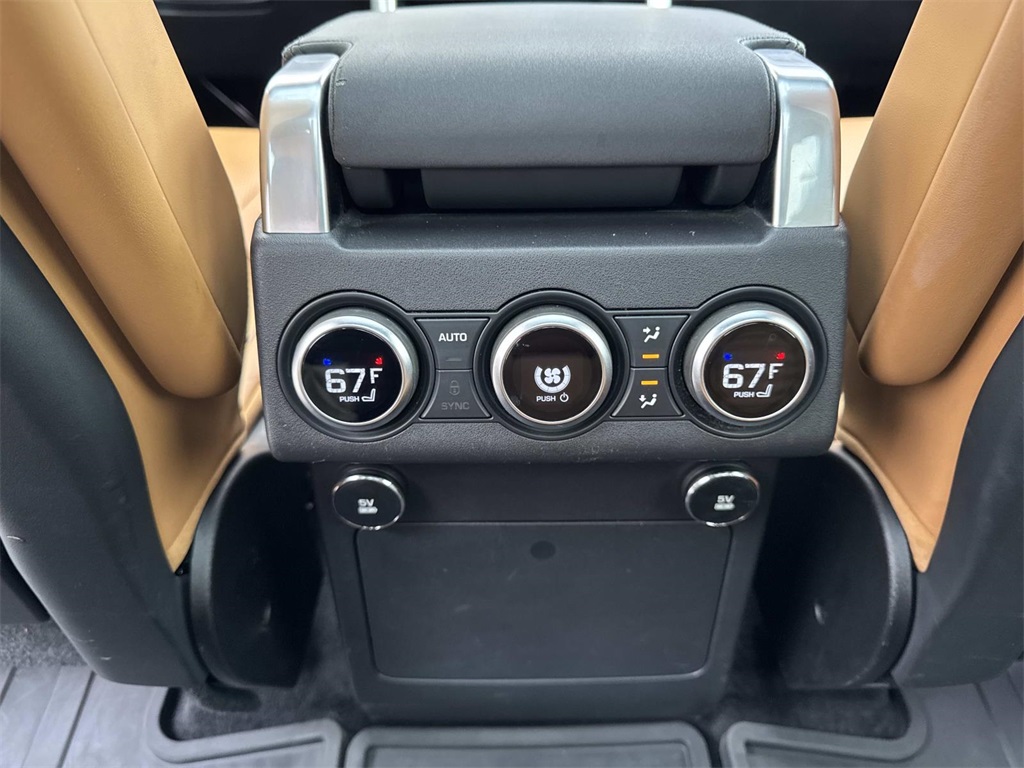 2020 Land Rover Discovery HSE photo 14