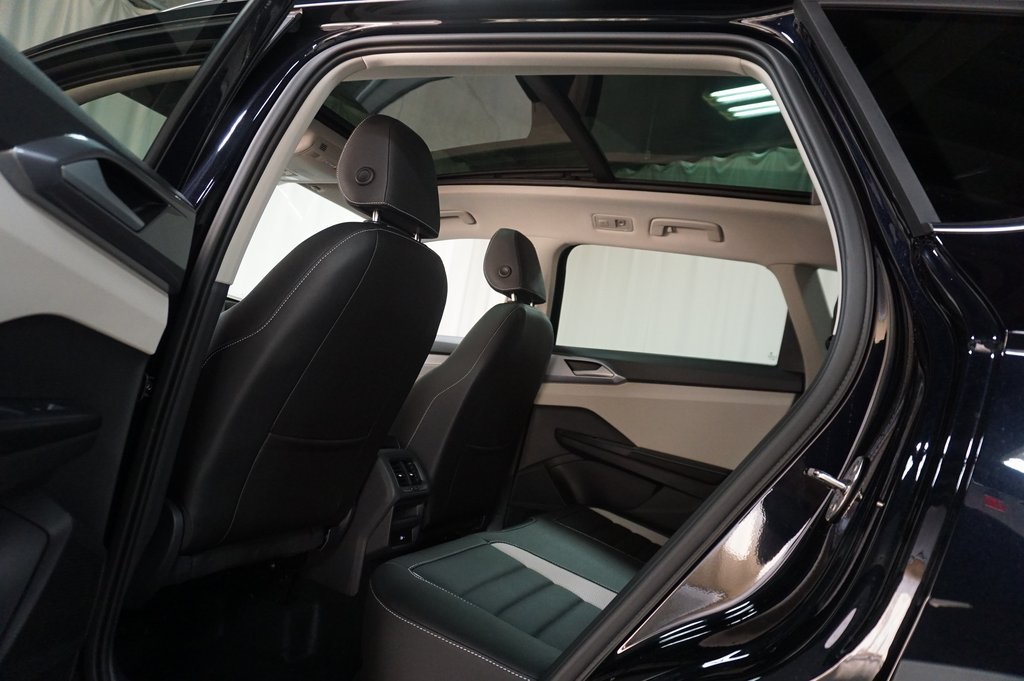 2025 Volkswagen Taos SEL photo 18