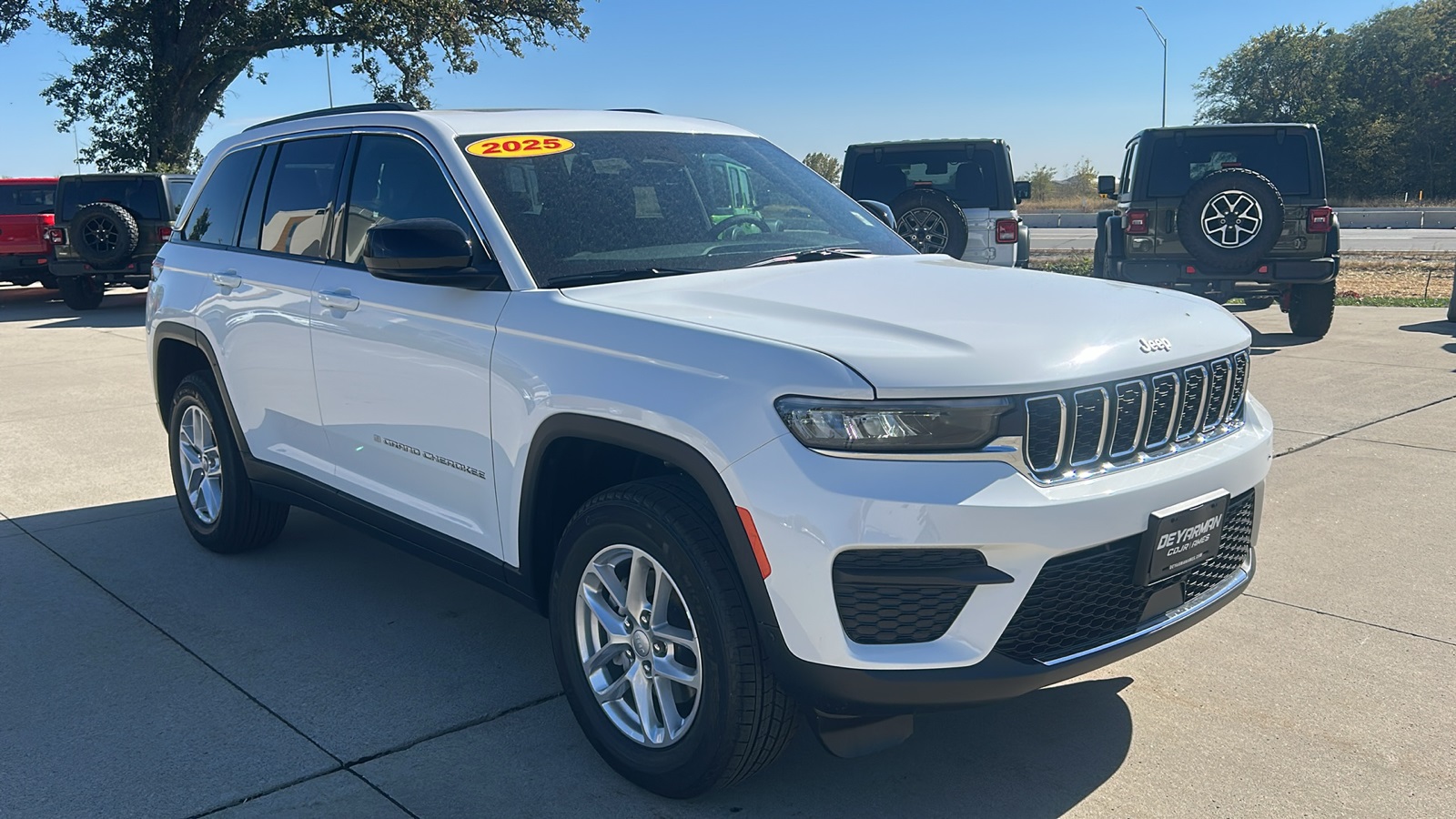2025 Jeep Grand Cherokee Laredo's photo
