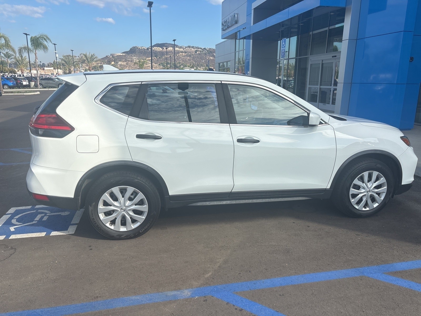 2017 Nissan Rogue S photo 3