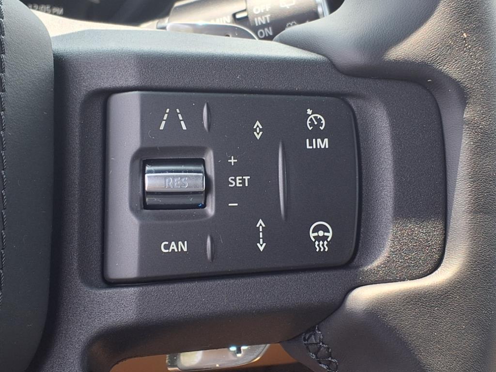 2025 Land Rover Defender 110 V8 photo 14