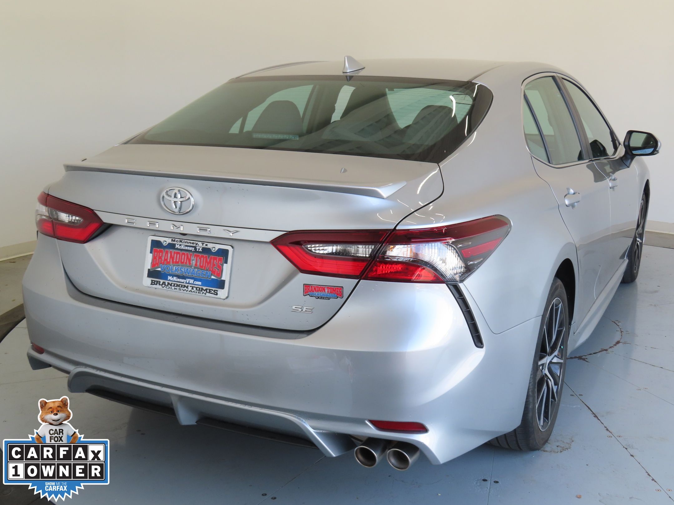 2023 Toyota Camry SE photo 3
