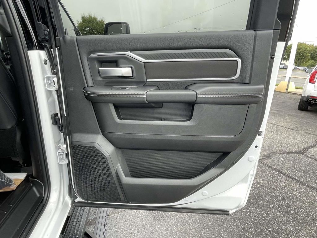 2025 Ram 2500 Big Horn photo 17