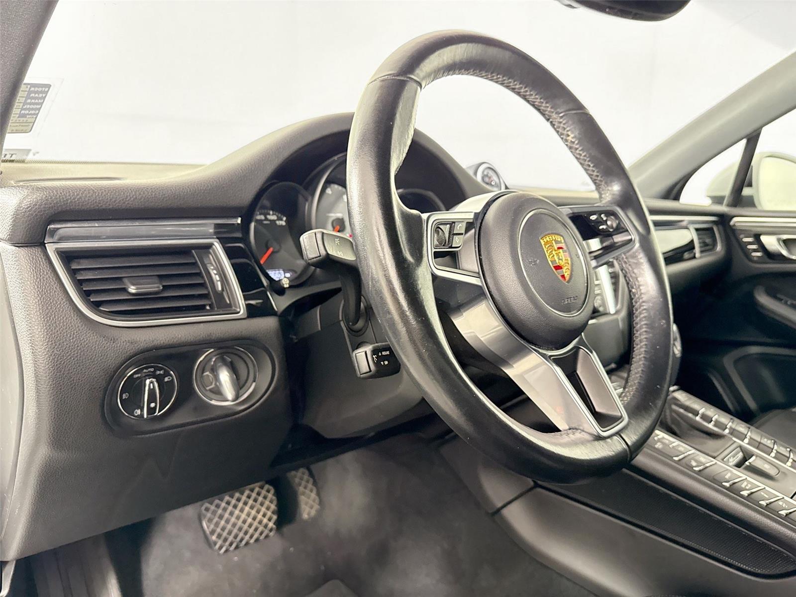 2015 Porsche Macan S photo 10