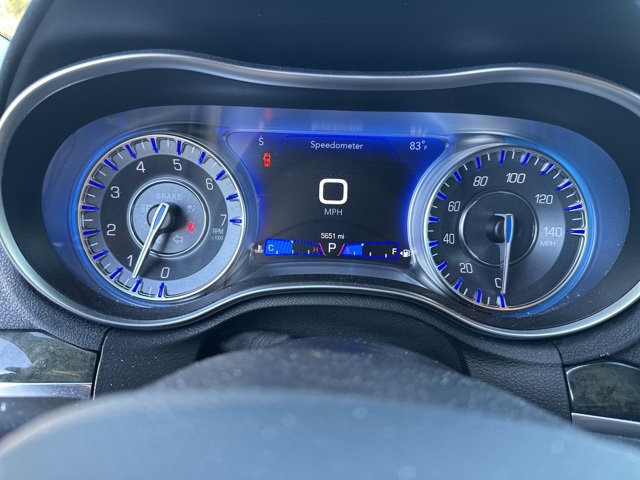 2023 Chrysler 300 Touring L photo 6