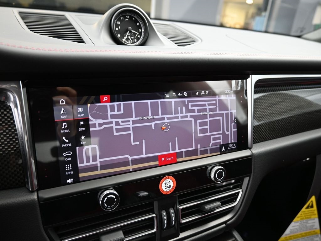 2026 Porsche Macan T photo 23