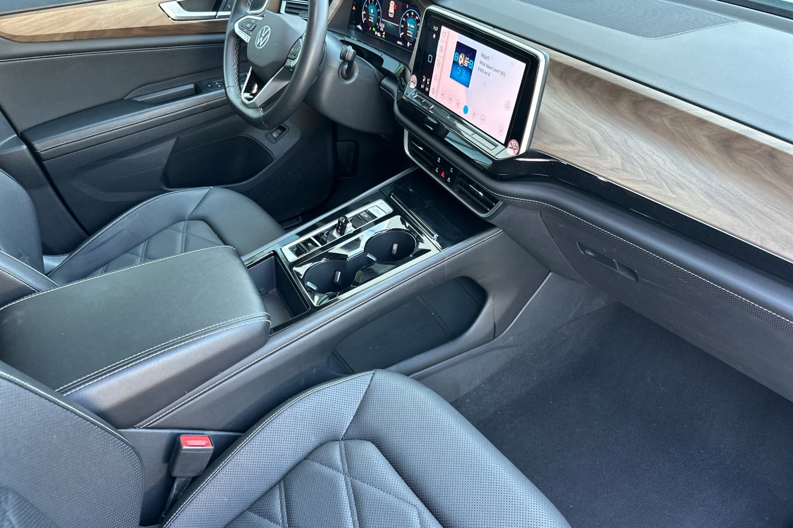 2024 Volkswagen Atlas SE Technology photo 16