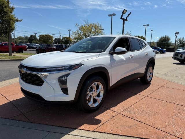 2026 Chevrolet Trax LS photo 3