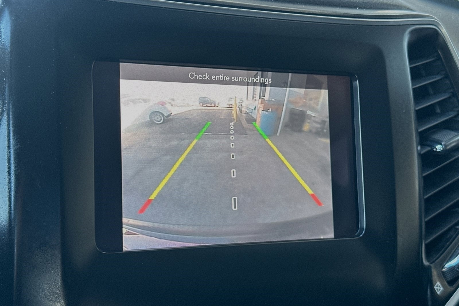 2021 Jeep Cherokee Latitude Lux photo 21