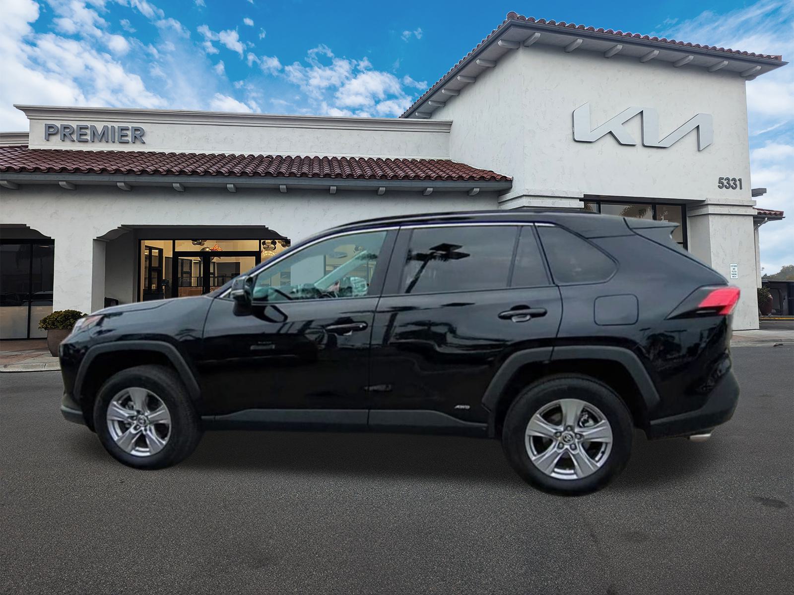 2024 Toyota RAV4 Hybrid XLE photo 3