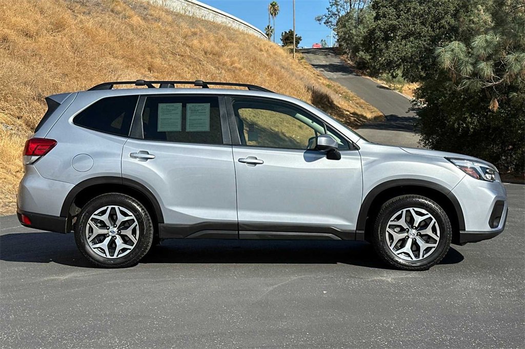 2021 Subaru Forester Premium photo 3