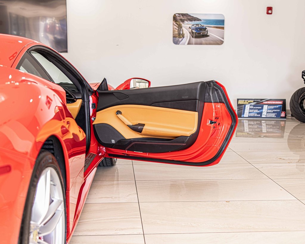 2018 FERRARI 488 - Image 32