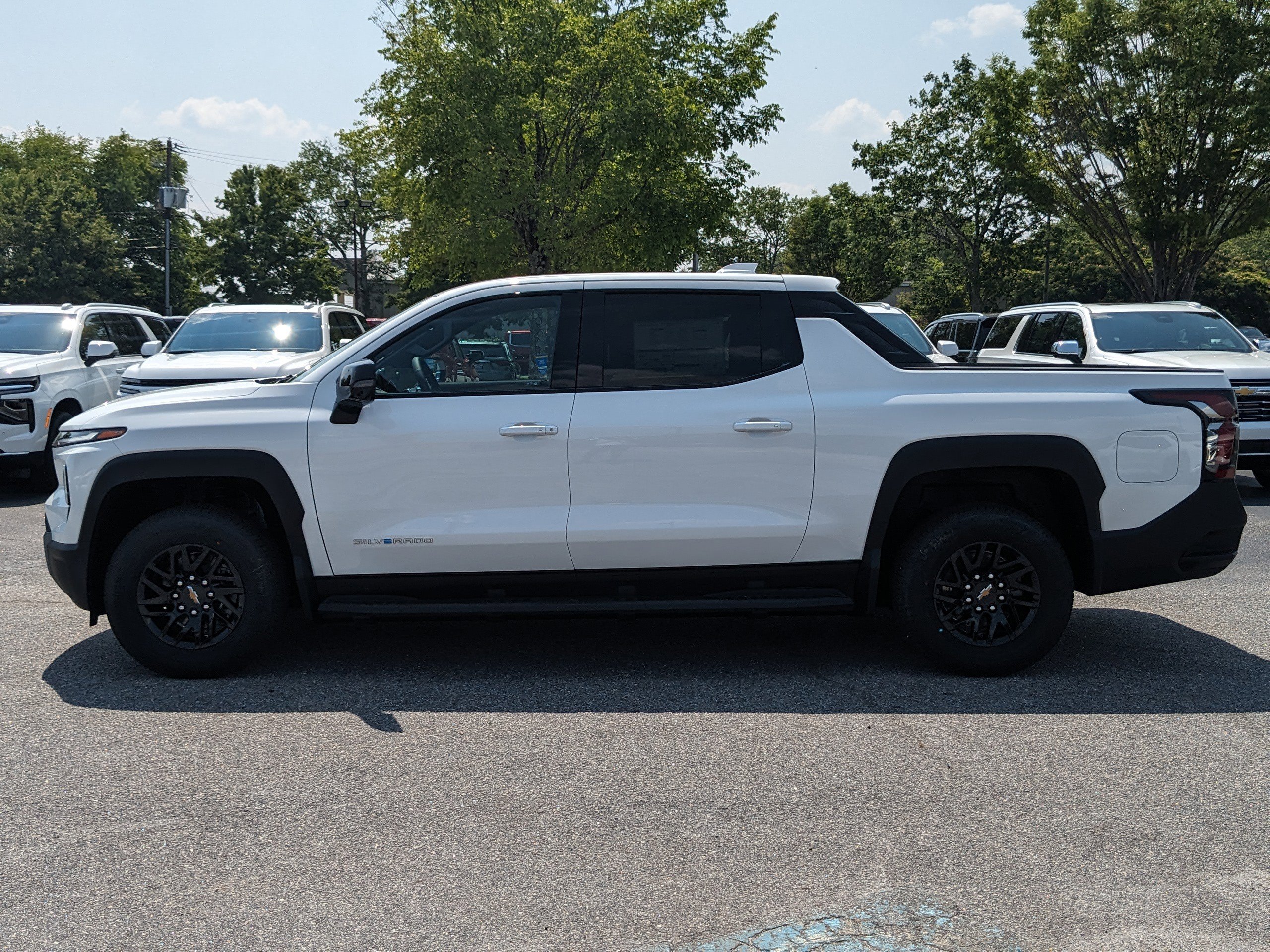 2025 Chevrolet Silverado EV LT photo 7