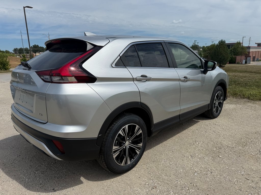 2022 Mitsubishi Eclipse Cross SE photo 5