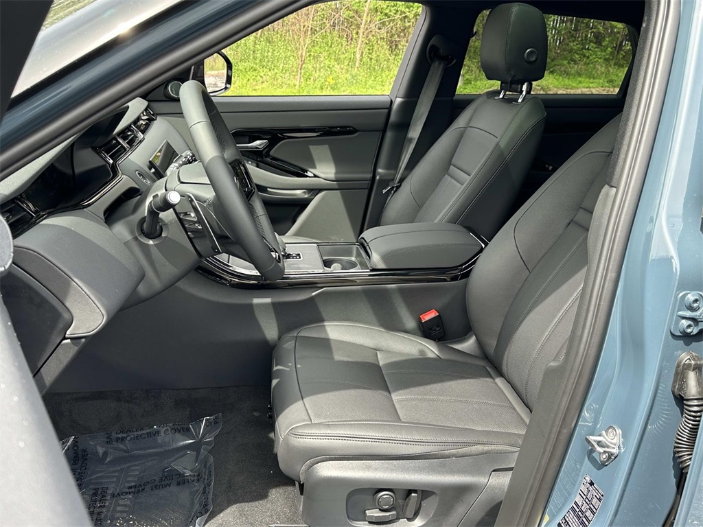 2026 Land Rover Range Rover Evoque Dynamic SE photo 5