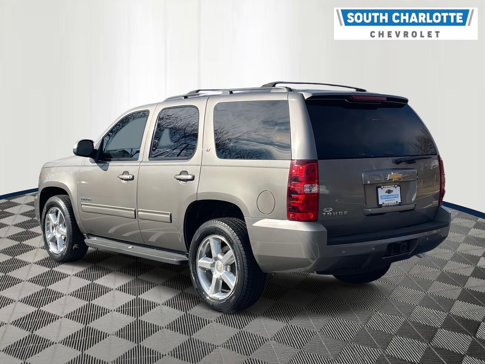 2012 Chevrolet Tahoe LT photo 2