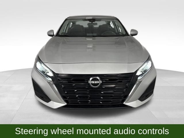 2023 Nissan Altima 2.5 SV photo 3