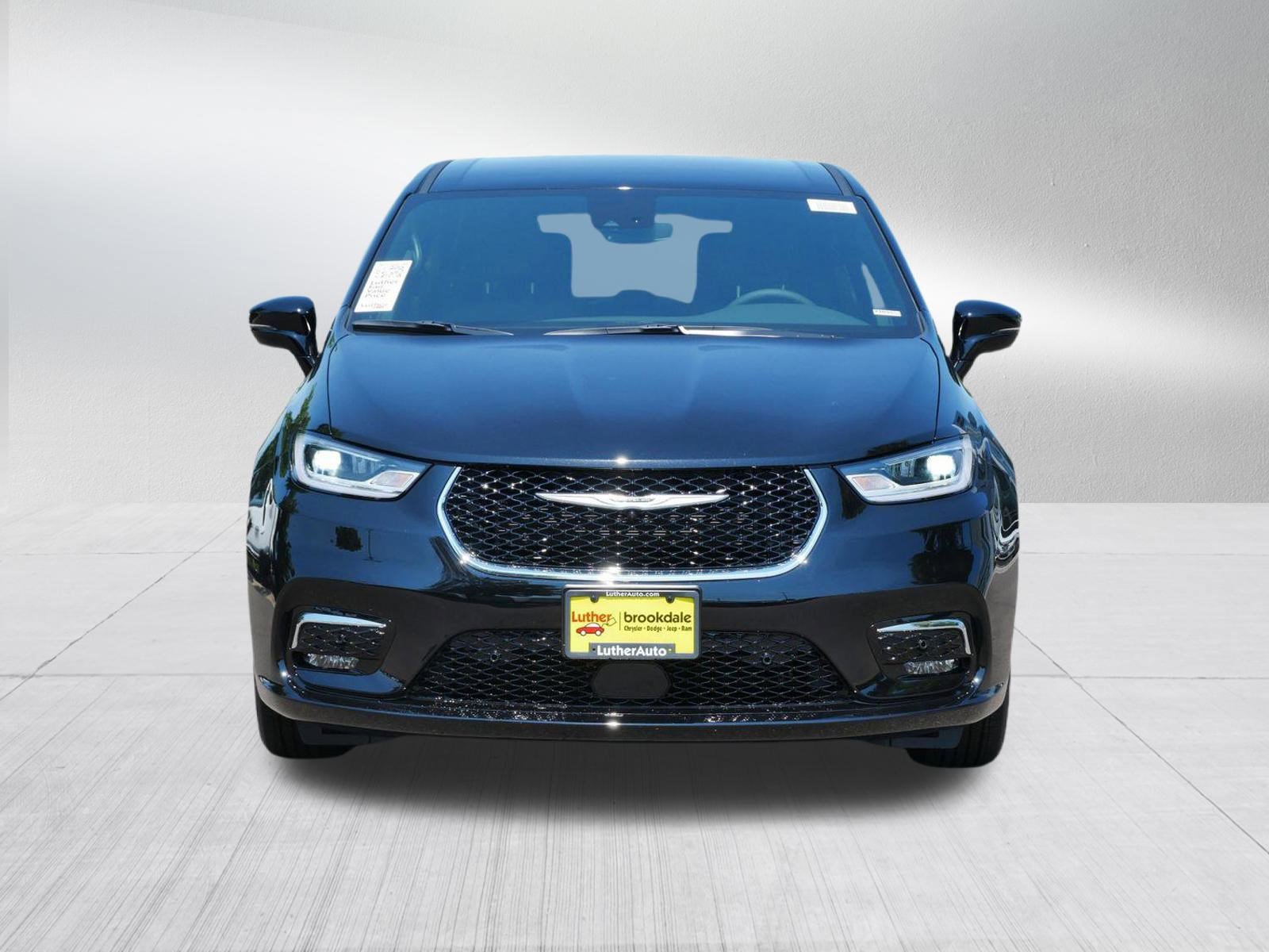 2025 Chrysler Pacifica photo 3