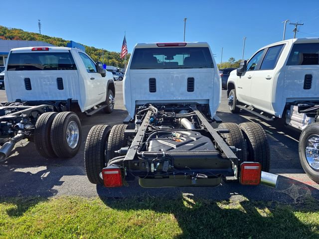 2026 Chevrolet Silverado 3500HD LT photo 3