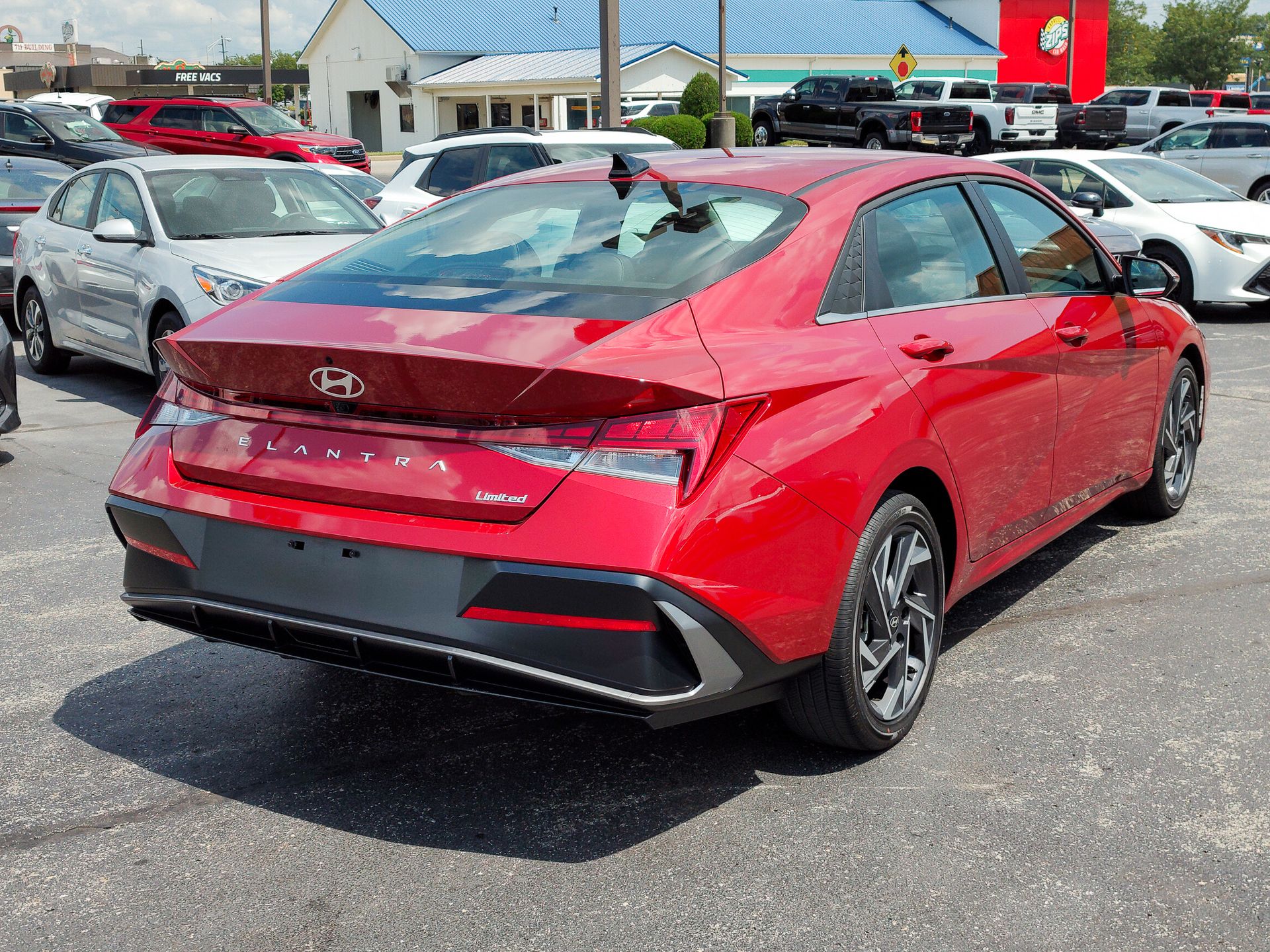 2025 Hyundai Elantra Limited photo 17