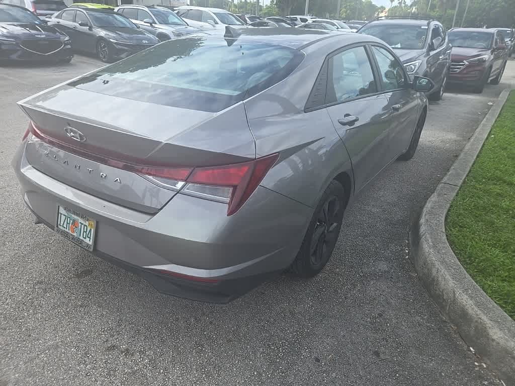 2021 Hyundai Elantra SEL photo 4